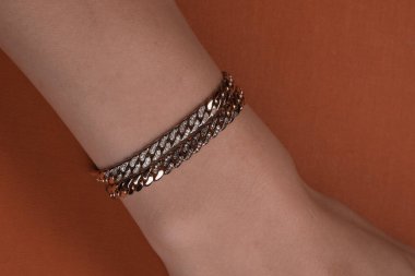 El yapımı değerli mücevherler. Kadınlar için bijouterie ve mücevher altın ve elmaslar