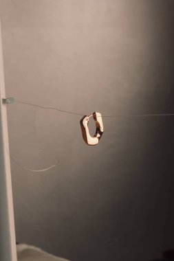 Gümüş, altın, elmas, değerli taşlar gibi şık mücevherler..