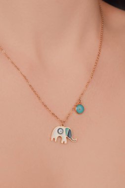 Şık mücevherler, elmaslar ve değerli taşlar..