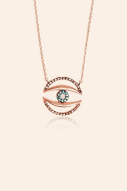 Şık mücevherler, elmaslar ve değerli taşlar..