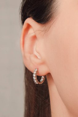 El yapımı değerli mücevherler. Kadınlar için bijouterie ve mücevher altın ve elmaslar