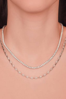 El yapımı değerli mücevherler. Kadınlar için bijouterie ve mücevher altın ve elmaslar