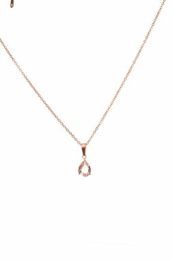 Gümüş, altın, elmas, değerli taşlar gibi şık mücevherler..