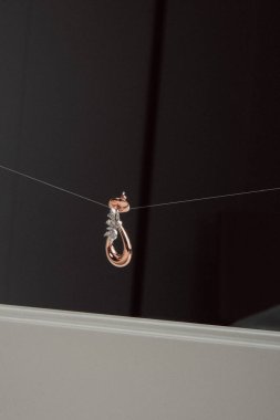 Şık mücevherler, elmaslar ve değerli taşlar..