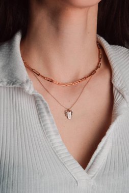 Şık mücevherler, elmaslar ve değerli taşlar..