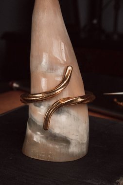 Şık mücevherler, elmaslar ve değerli taşlar..