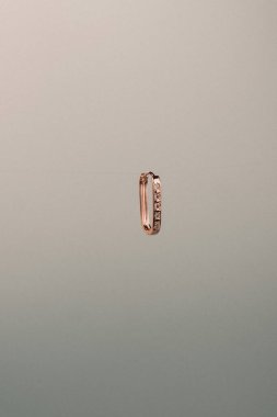 Şık mücevherler, elmaslar ve değerli taşlar..