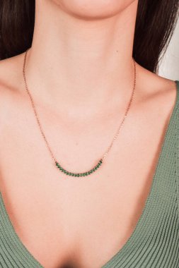 Şık mücevherler, elmaslar ve değerli taşlar..