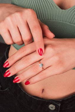 Şık mücevherler, elmaslar ve değerli taşlar..