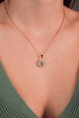 Şık mücevherler, elmaslar ve değerli taşlar..