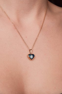 Şık mücevherler, elmaslar ve değerli taşlar..