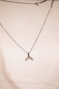 Şık mücevherler, elmaslar ve değerli taşlar..