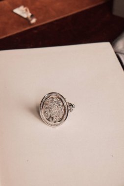 Şık mücevherler, elmaslar ve değerli taşlar..