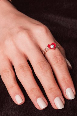 Şık mücevherler, elmaslar ve değerli taşlar..