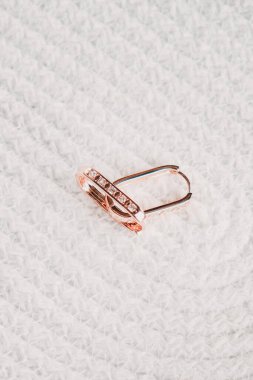 Şık mücevherler, elmaslar ve değerli taşlar..