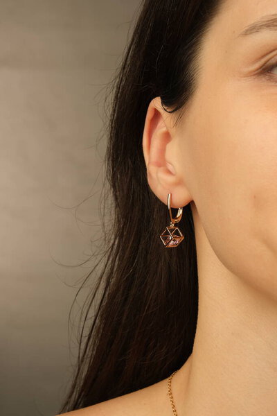 Роскошный бриллиант и золотые украшения