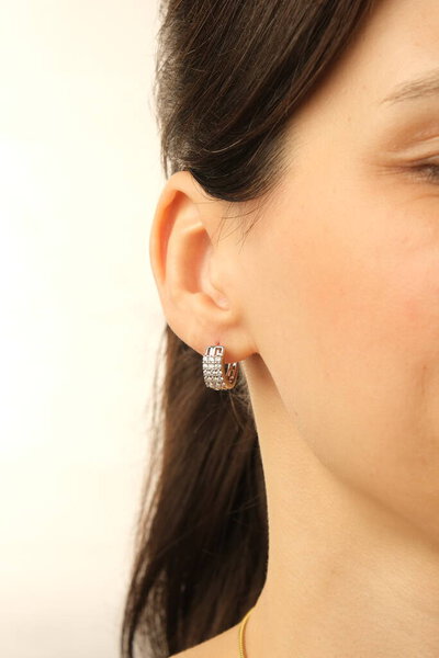 Роскошный бриллиант и золотые украшения