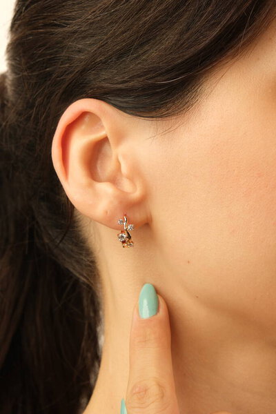 Роскошный бриллиант и золотые украшения