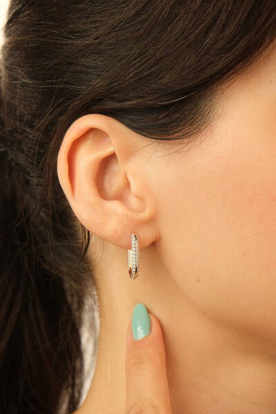 Роскошный бриллиант и золотые украшения