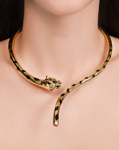 Роскошный бриллиант и золотые украшения