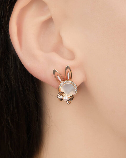 Красивые золотые украшения с драгоценными камнями и бриллиантами