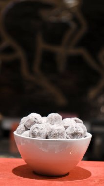 bir sürü değişik çikolatalı pralin