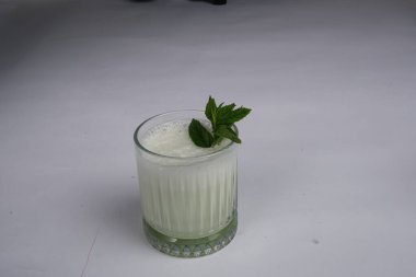 Türk Ayran içmek veya Kefir / ayran yoğurt ile yapılan.