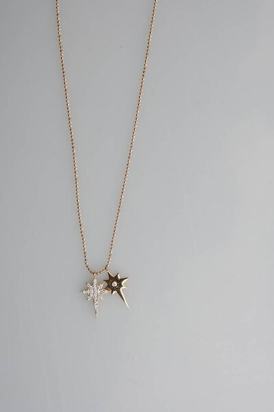 Роскошный бриллиант и золотые украшения