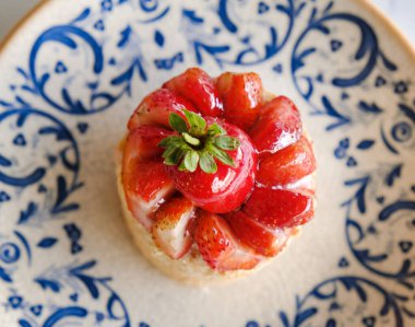 Masada lezzetli bir pasta var.