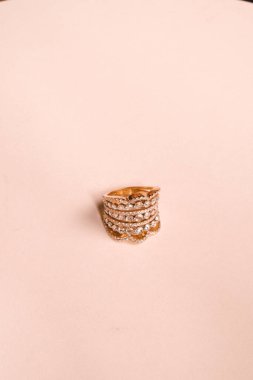 Kadınlar için Sersemletici Altın ve Elmas Yüzükler