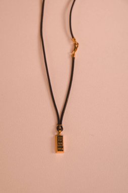 Altın Aksanlı Zarif Elmas Mücevherler