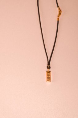 Altın Aksanlı Zarif Elmas Mücevherler