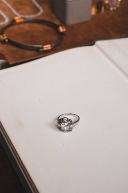 Zarif Altın ve Elmas Kolye 