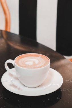 Kahve fincanındaki dinginlik