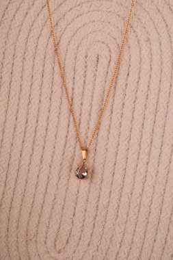 Parlak Elmaslı Görkemli Altın Mücevherler