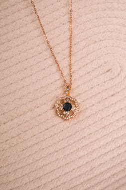 Şık mücevherler, elmaslar ve değerli taşlar..