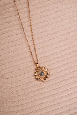 Şık mücevherler, elmaslar ve değerli taşlar..