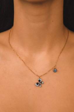 El yapımı değerli mücevherler. Kadınlar için bijouterie ve mücevher altın ve elmaslar