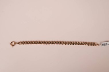 Şatafatlı Aşıklar İçin Şaşılacak Altın ve Elmas Bilezikleri