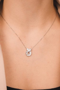 Altın ve Elmaslı Parlak Gemstone Mücevherleri
