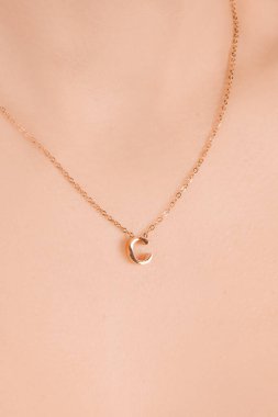 Parlak Elmas Kolyeler ve Altın Mücevherler