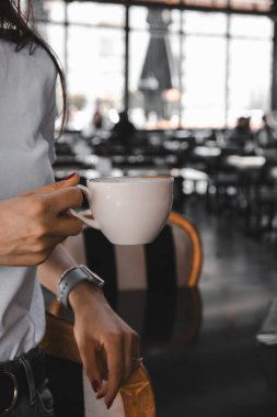 Kahve ve Güneş Işığı: Masaüstü Büyüsü