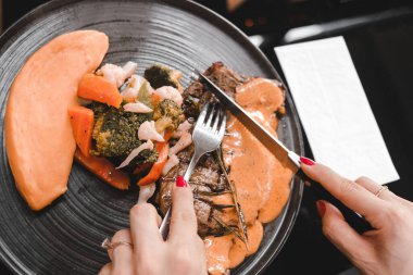 Biraz sebzeli somon pişirdim.