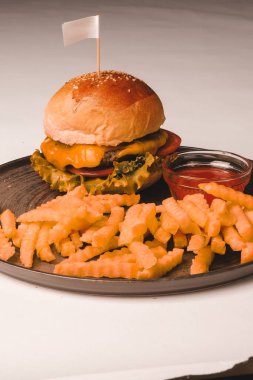 Kıtır Sebzeli Mükemmel Ev Yapımı Hamburger