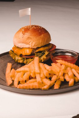 Taze ve lezzetli ev yapımı sebzeli burger.