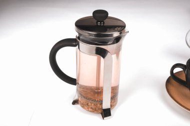 Masada bir fincan bitki çayıyla rahatla.