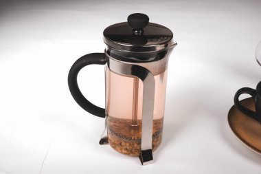 Masada bir fincan bitki çayıyla rahatla.