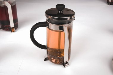 Masada bir fincan bitki çayıyla rahatla.