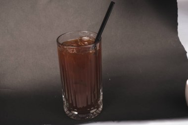 Kahve Aroma Odayı Masadan dolduruyor