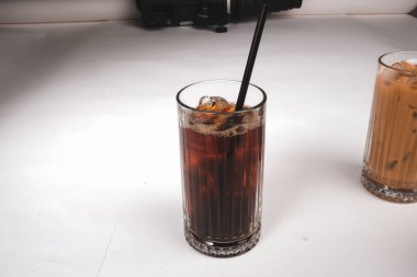 Kahve Aroma Odayı Masadan dolduruyor